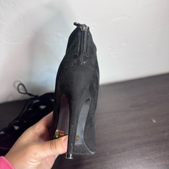 CL Gladiator Heels Suede Ankle Bootie ZLady Cutout Lace-Up Size 7 - Picture 13 of 16